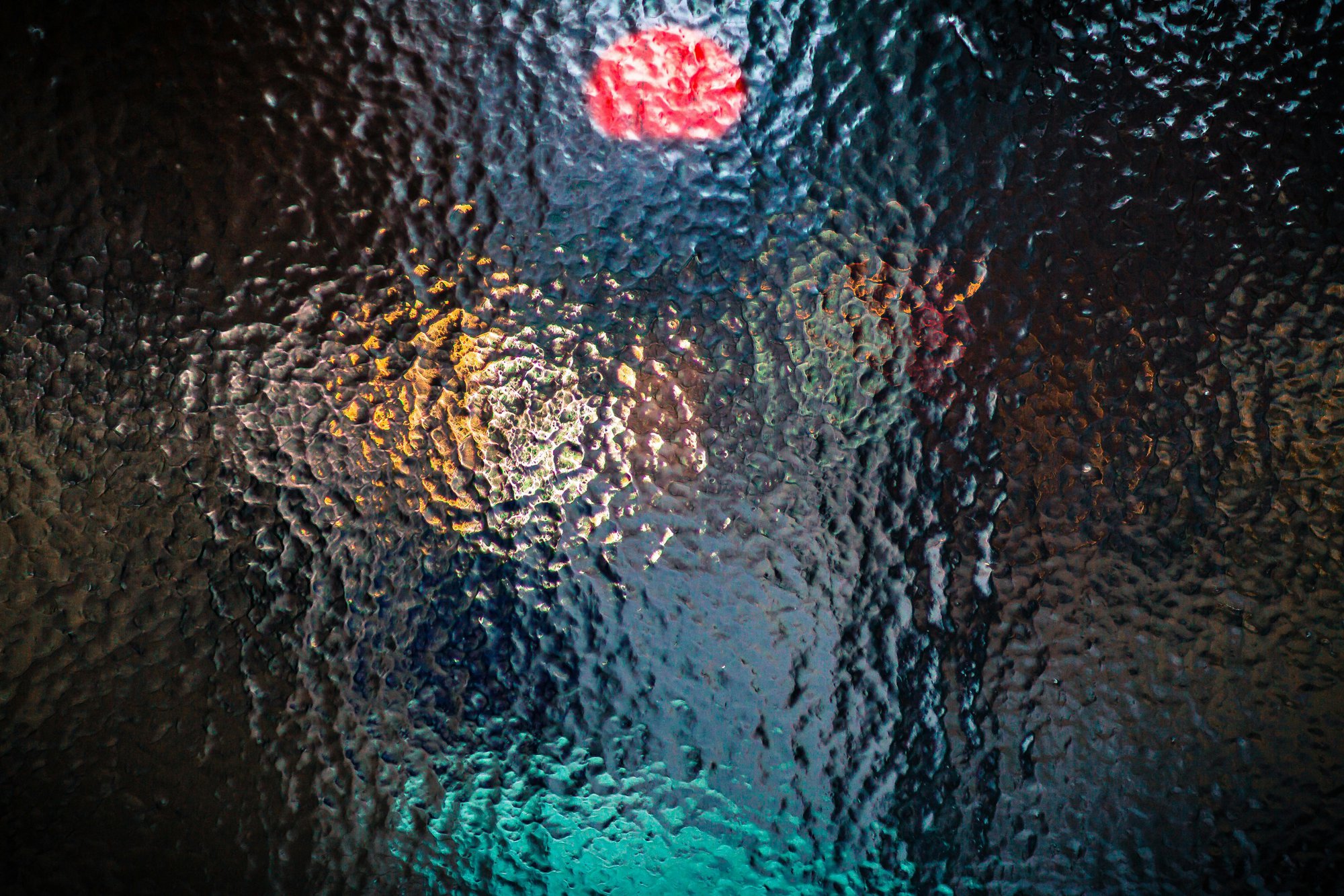 Using Textured Glass to Shape Light and Visibility in Modern Spaces cover